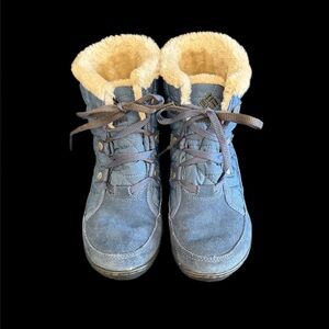 Columbia Powder Summit Shorty snow boots.  Leather uppers. Tread sole. Size 7.